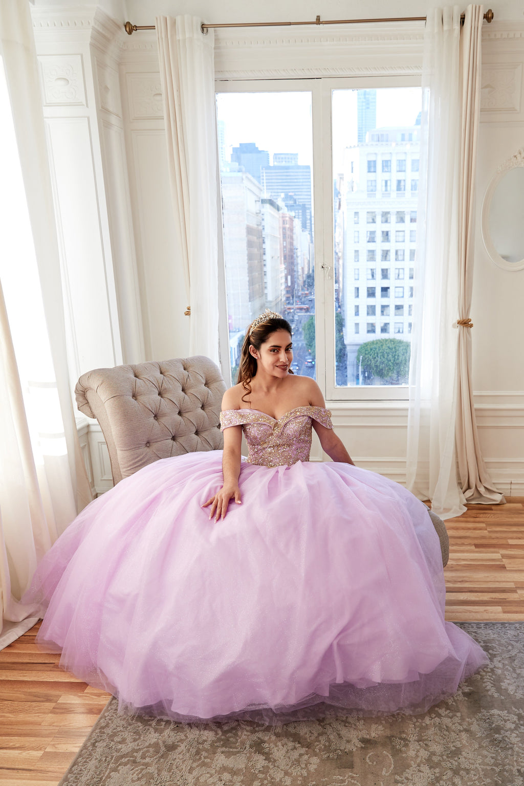 Vestido de baile com contas e ombros à mostra por Calla KY71246