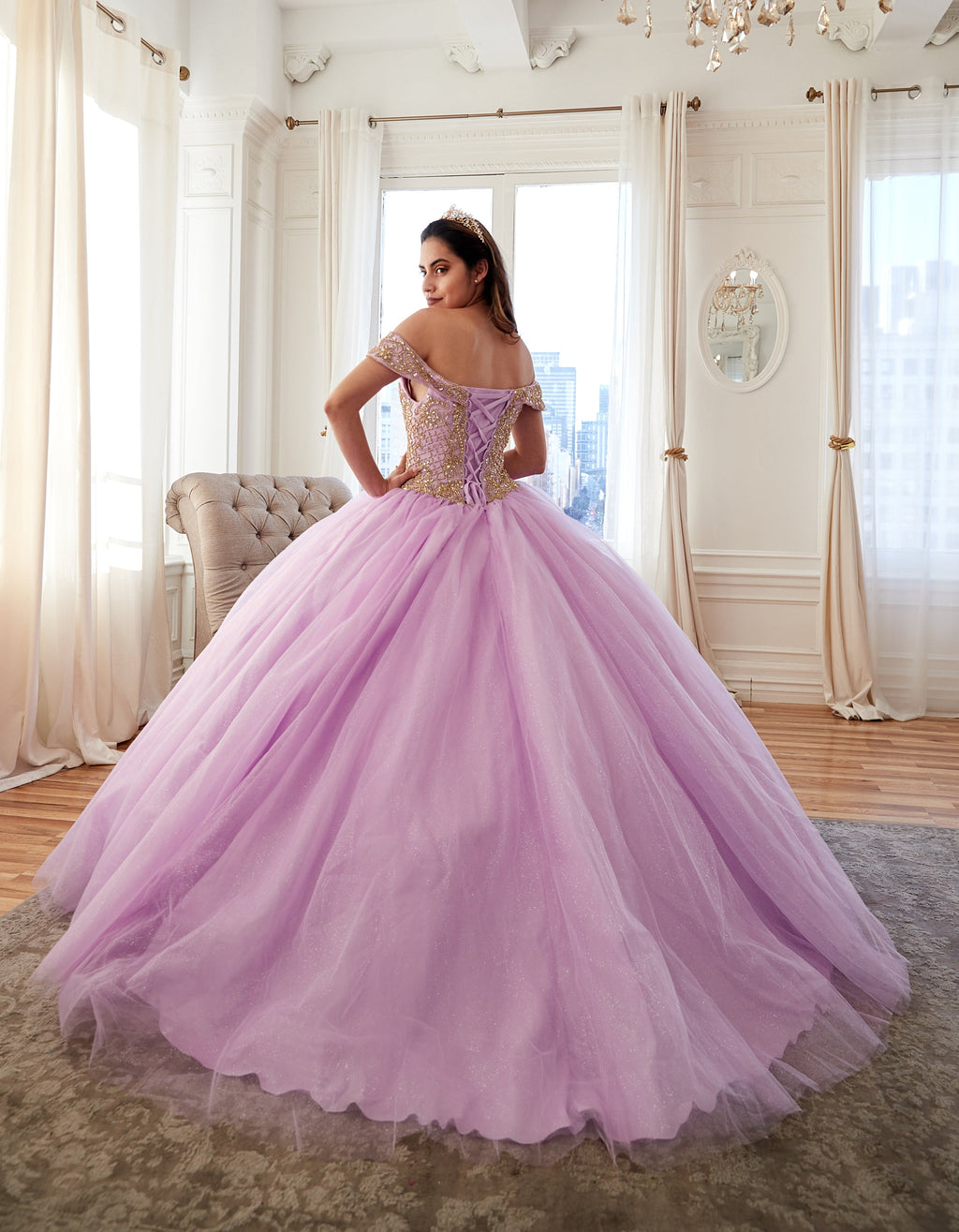 Vestido de baile com contas e ombros à mostra por Calla KY71246