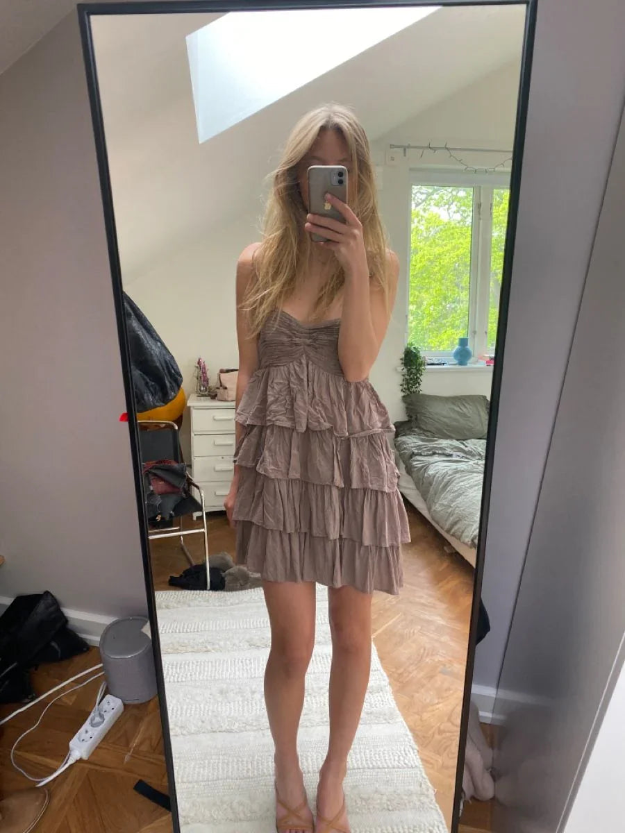 Niedliches Homecoming-Kleid mit Trägern aus Spaghettiträgern und mehreren Lagen Y2792