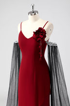 Vestido de cerimónia vermelho com alças finas e mangas compridas