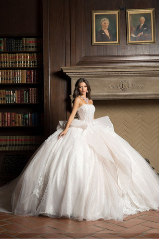 Trägerloses Ballkleid mit Puffärmeln von Petite Adele PQ1071