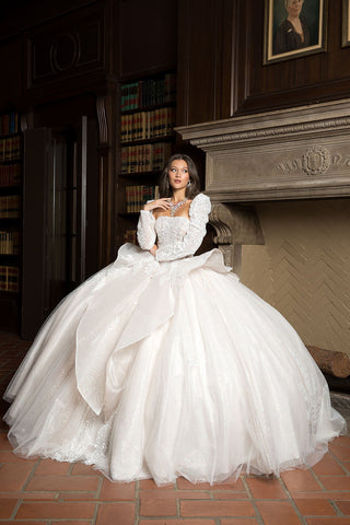Trägerloses Ballkleid mit Puffärmeln von Petite Adele PQ1071
