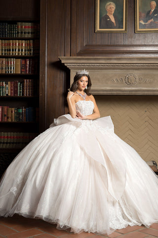 Trägerloses Ballkleid mit Puffärmeln von Petite Adele PQ1071