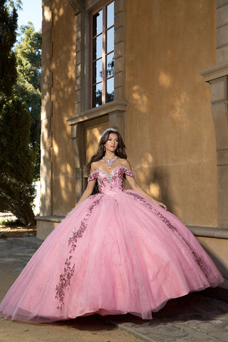 Schulterfreies Ballkleid mit Schleife von Petite Adele PQ1072