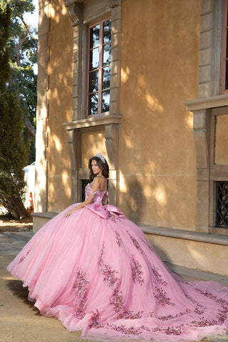 Schulterfreies Ballkleid mit Schleife von Petite Adele PQ1072