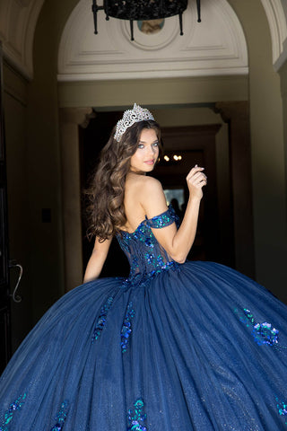 Schulterfreies Ballkleid mit Blumenmuster von Petite Adele PQ1073