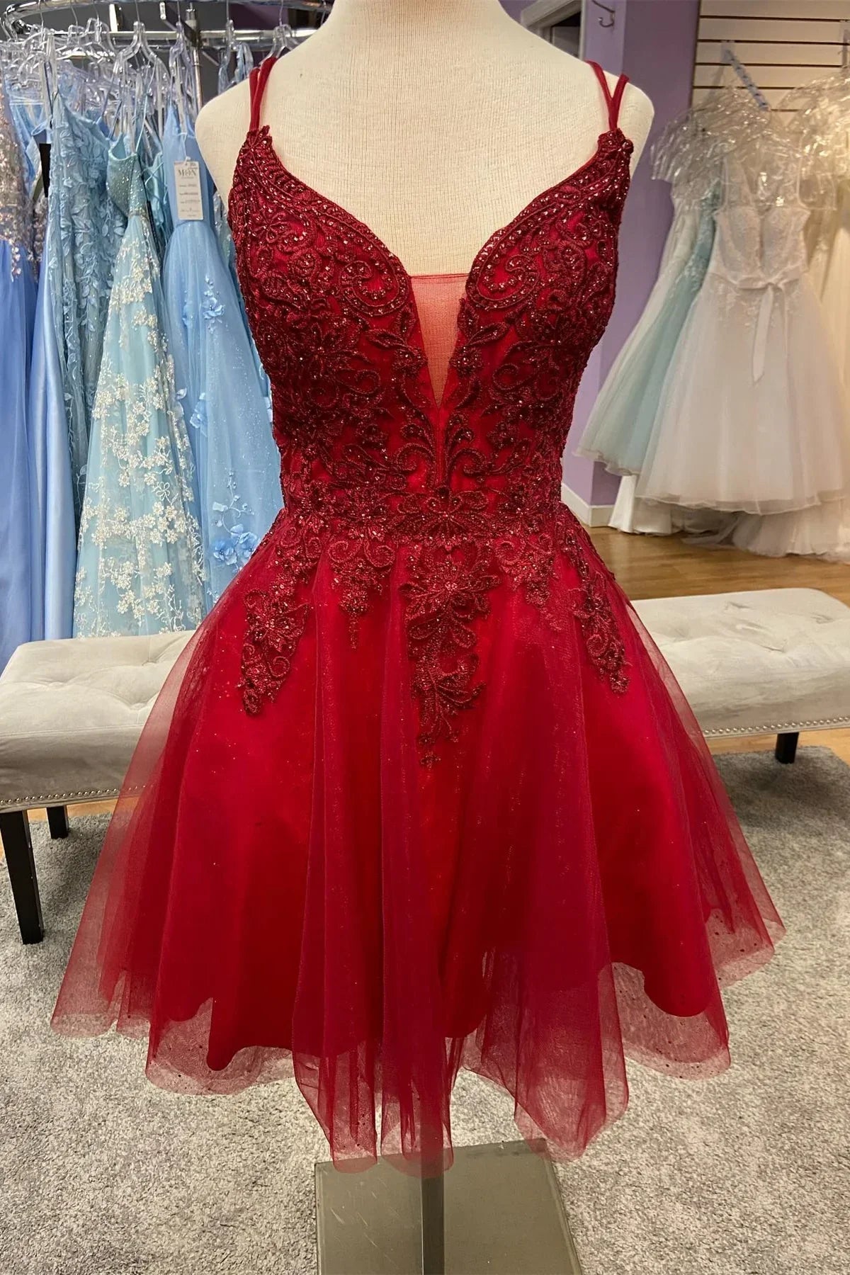 Jäger-Grünes Dekolleté-V-Ausschnitt-Träger-Applikationen-Tüll-Abschlussballkleid Y2074