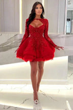 Rotes Mini-A-Linien-Kleid mit langen Ärmeln, Rüschen und Applikationen für den Abschlussball