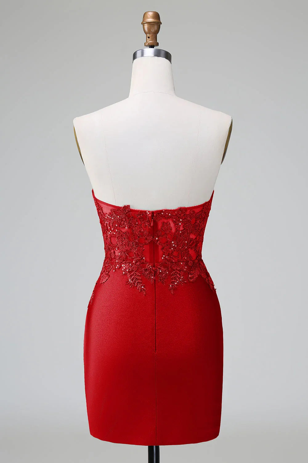 Elegantes dunkelgrünes figurbetontes trägerloses Plisseé-Kurzfestkleid mit Perlenstickerei