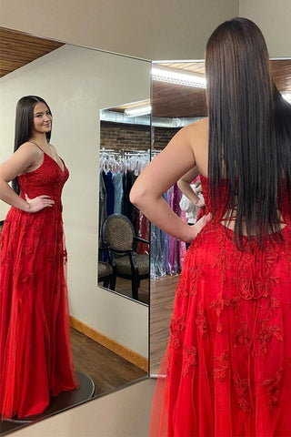 Vestido de festa comprido vermelho com decote em V profundo e aplicações florais e racha PSK485