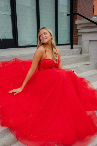 Vestido de festa vermelho brilhante com racha e missangas, corte A, alças PSK503