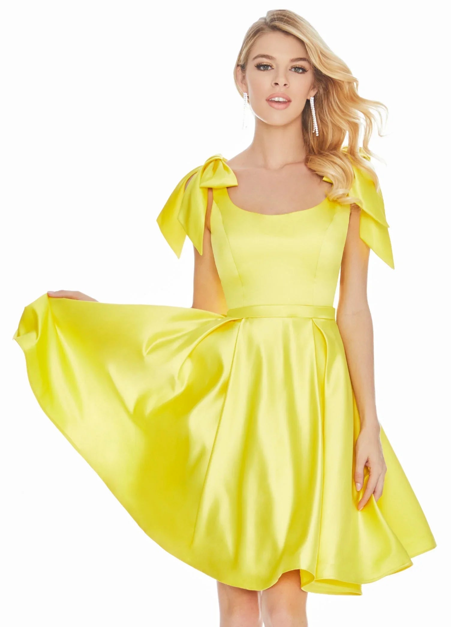 Vestido de Satén Amarillo para el Baile de Regreso a Casa de Longitud a la Rodilla SYH53