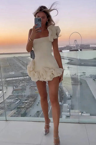 Kurzes Partykleid aus Satin mit Rüschen und einer Schulter, Heimkehrkleid PD550