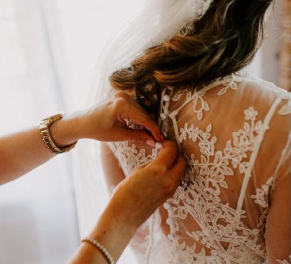 Rustikales Bohemian-Brautkleid mit Illusionsausschnitt und langen Ärmeln, MW547