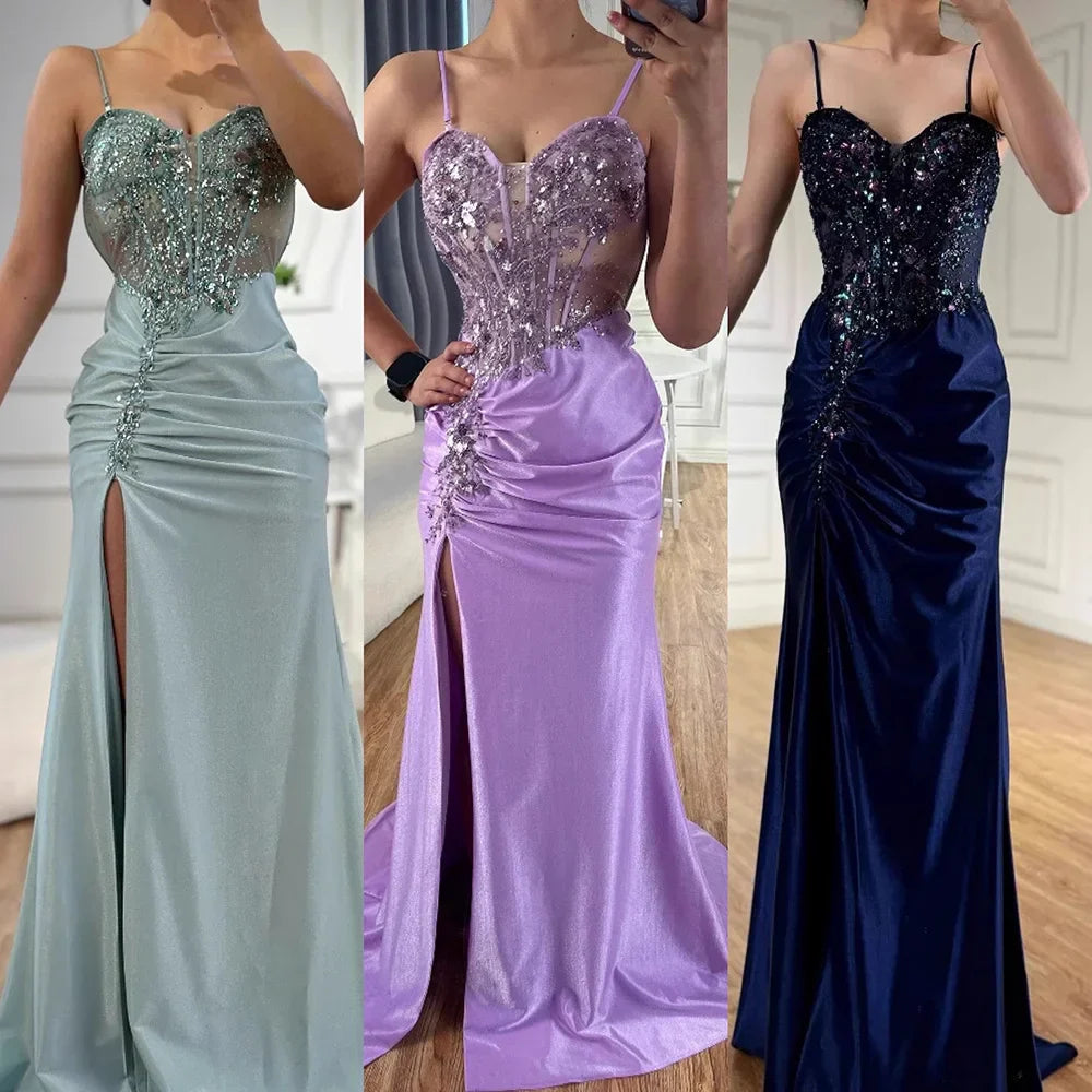 Vestido de Baile Clássico em Cetim Azul-Marinho com Rendas, Miçangas e Fenda LA73003
