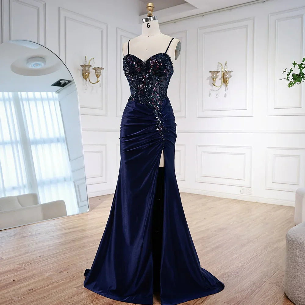 Vestido de Baile Clássico em Cetim Azul-Marinho com Rendas, Miçangas e Fenda LA73003