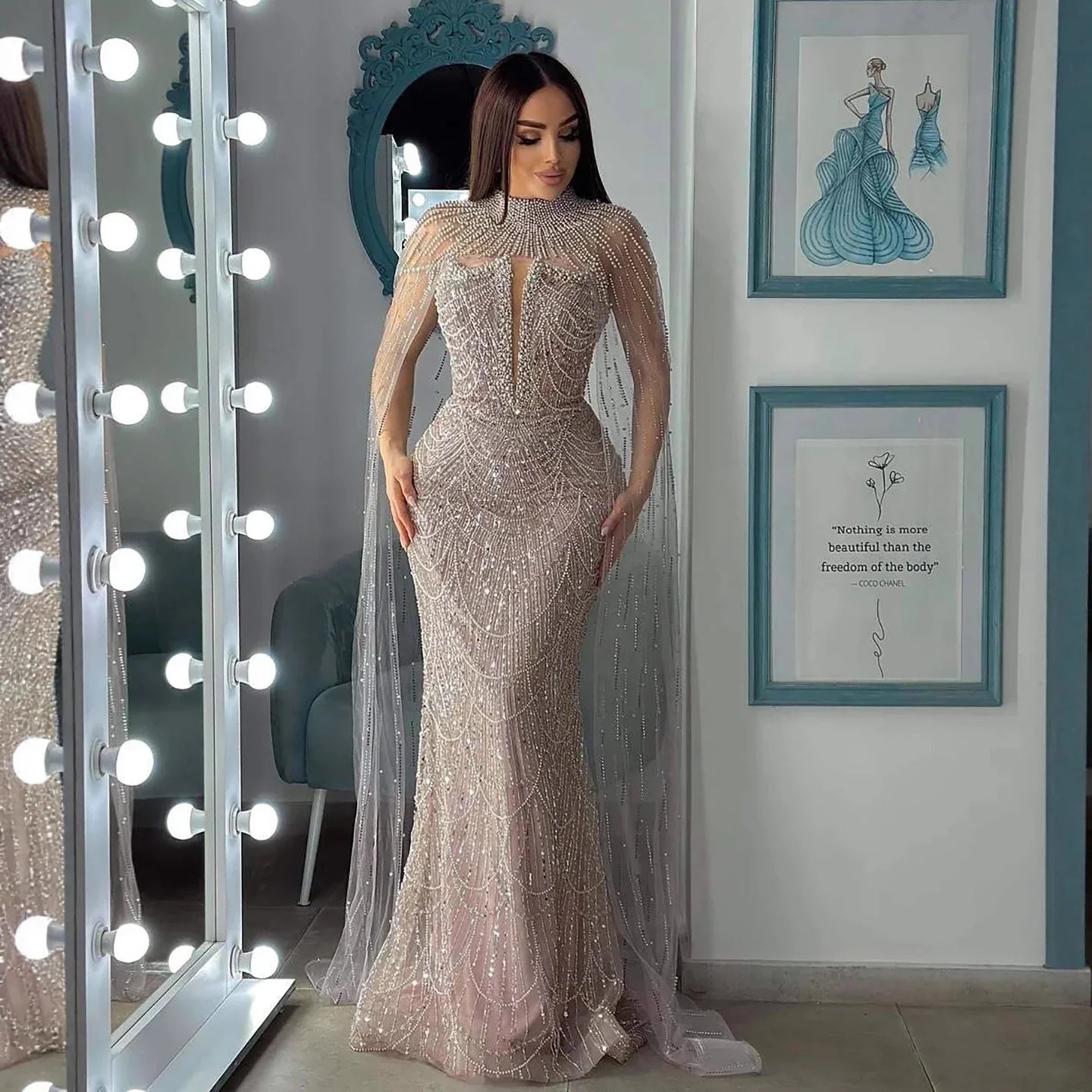 Abito da Sera di Lusso Perle Nude Abito Ricamato con Cristalli e Strascico in Tulle LA72189A