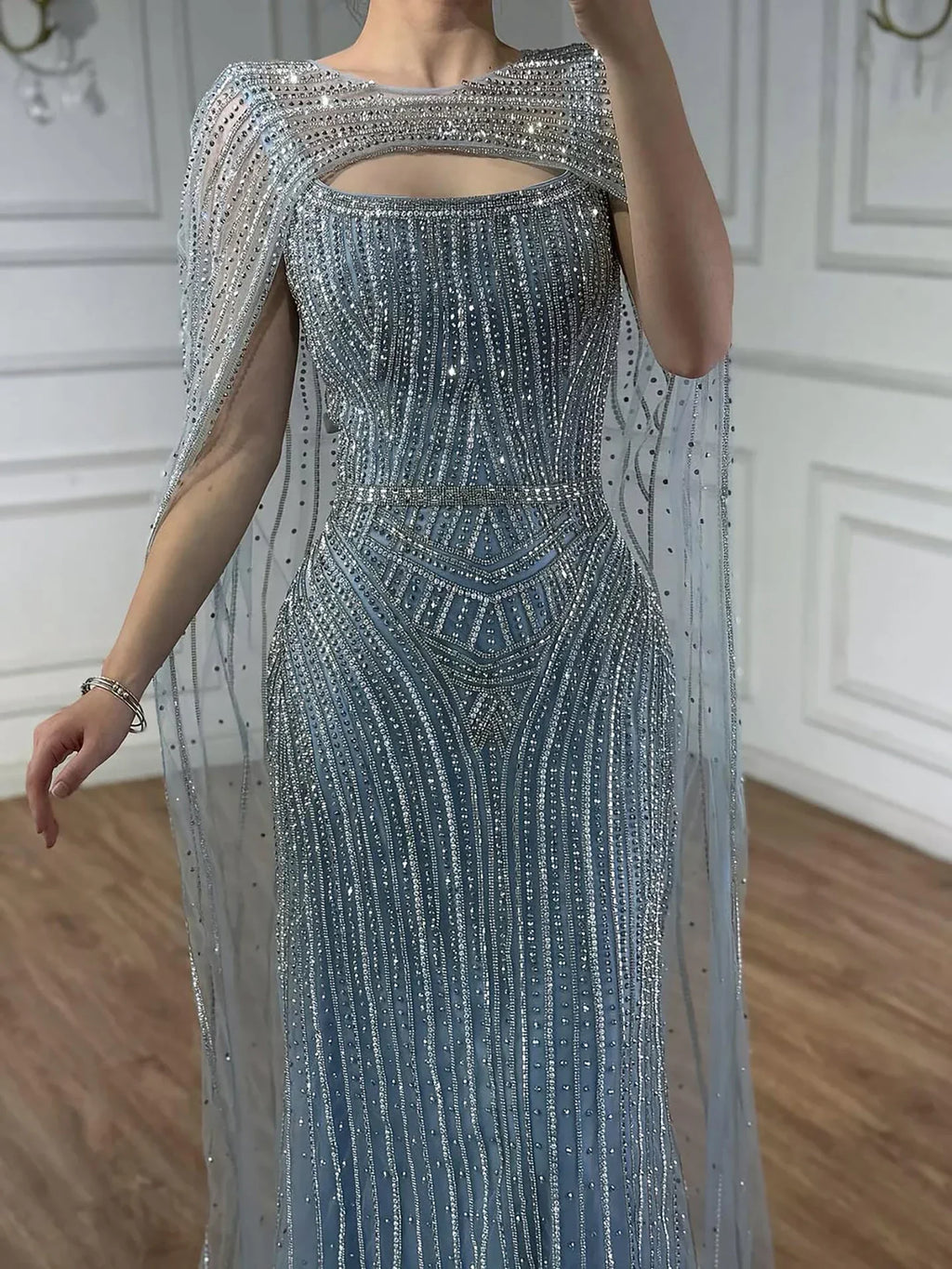 Abito da Sera con Mantella Blu Diamante di Lusso LA73426