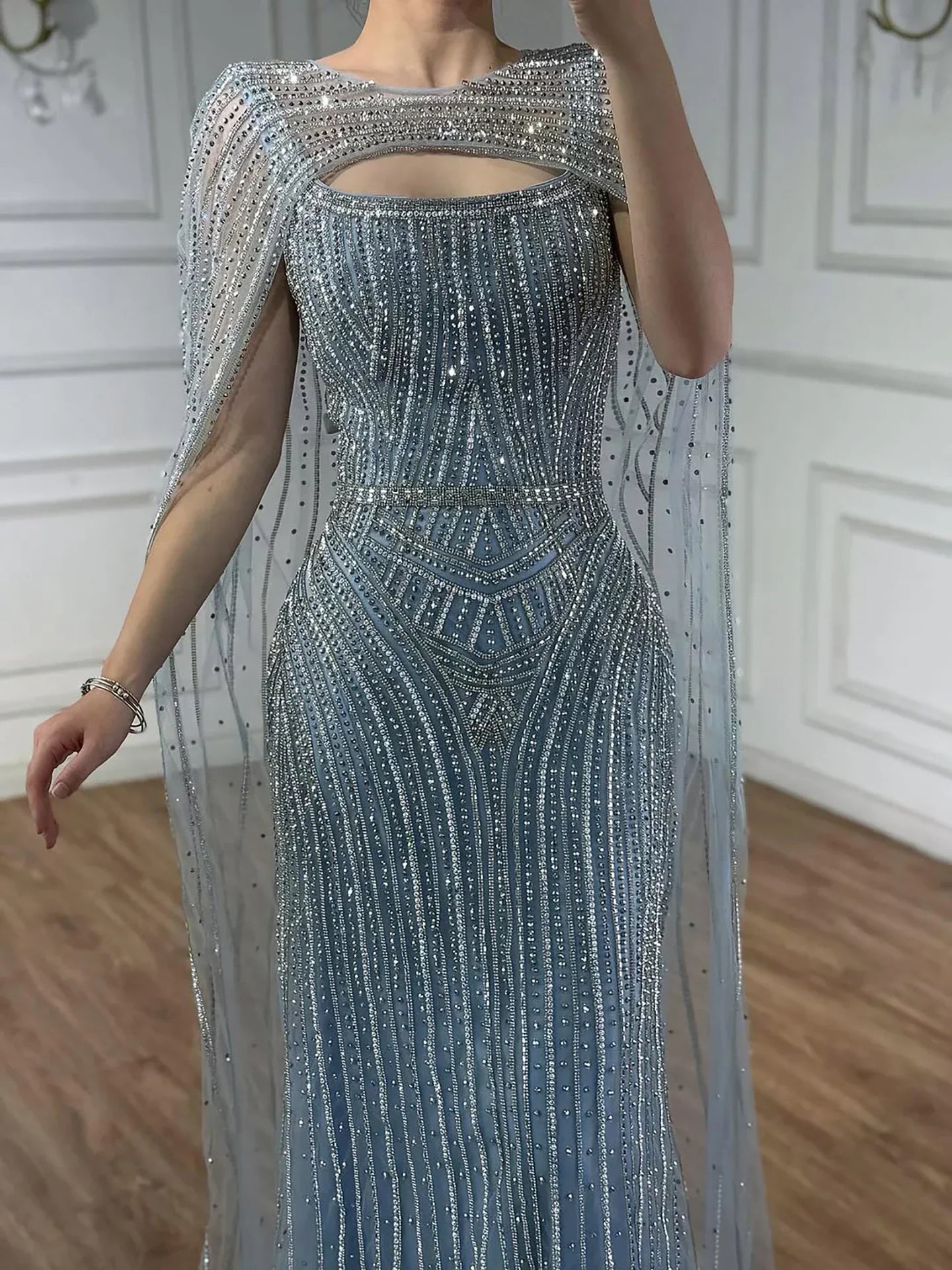 Abito da Sera con Mantella Blu Diamante di Lusso LA73426