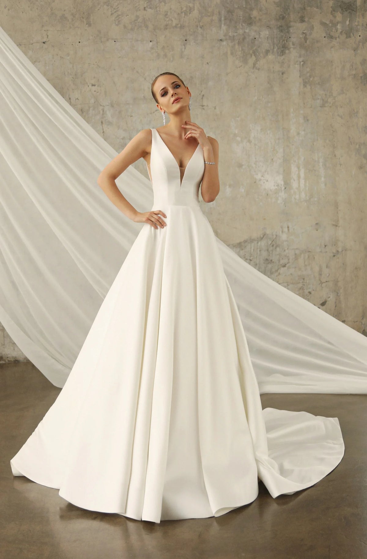 Lakshmigown Minimalist Satin Wedding Dresses 2027 A Line Sleeveless Court Train Bridal Gown Vestidos Customized