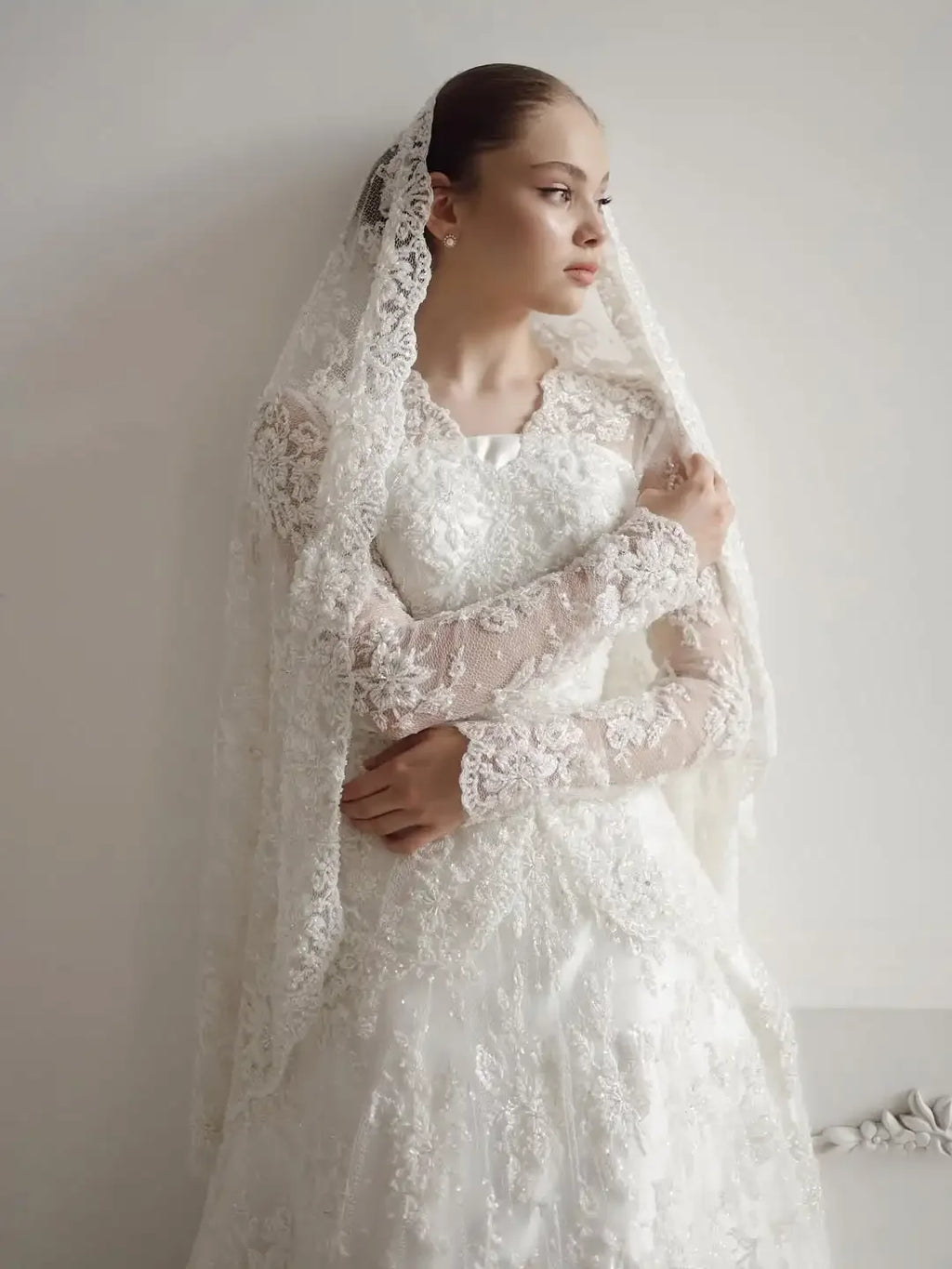 Lqq Customized Luxury Long Sleeve Wedding Dress Lace Appliques A-line Chapel Train Brides Dress for Wedding