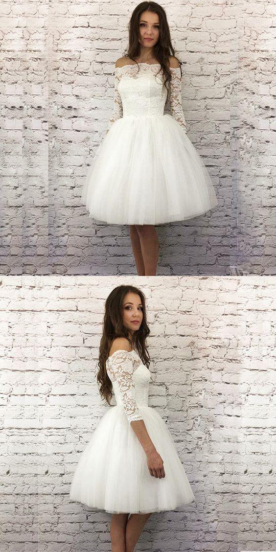 Vestido corto de línea A para el baile de bienvenida, en blanco, con mangas tres cuartos y encaje, modelo S1834