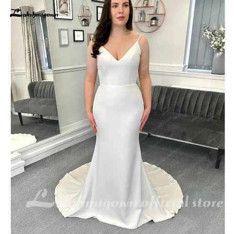 Vestidos de noiva casuais e sensuais, cauda longa, sereia/trompete, sem mangas, alças finas com franzido, vestidos de noiva para o verão de 2025 