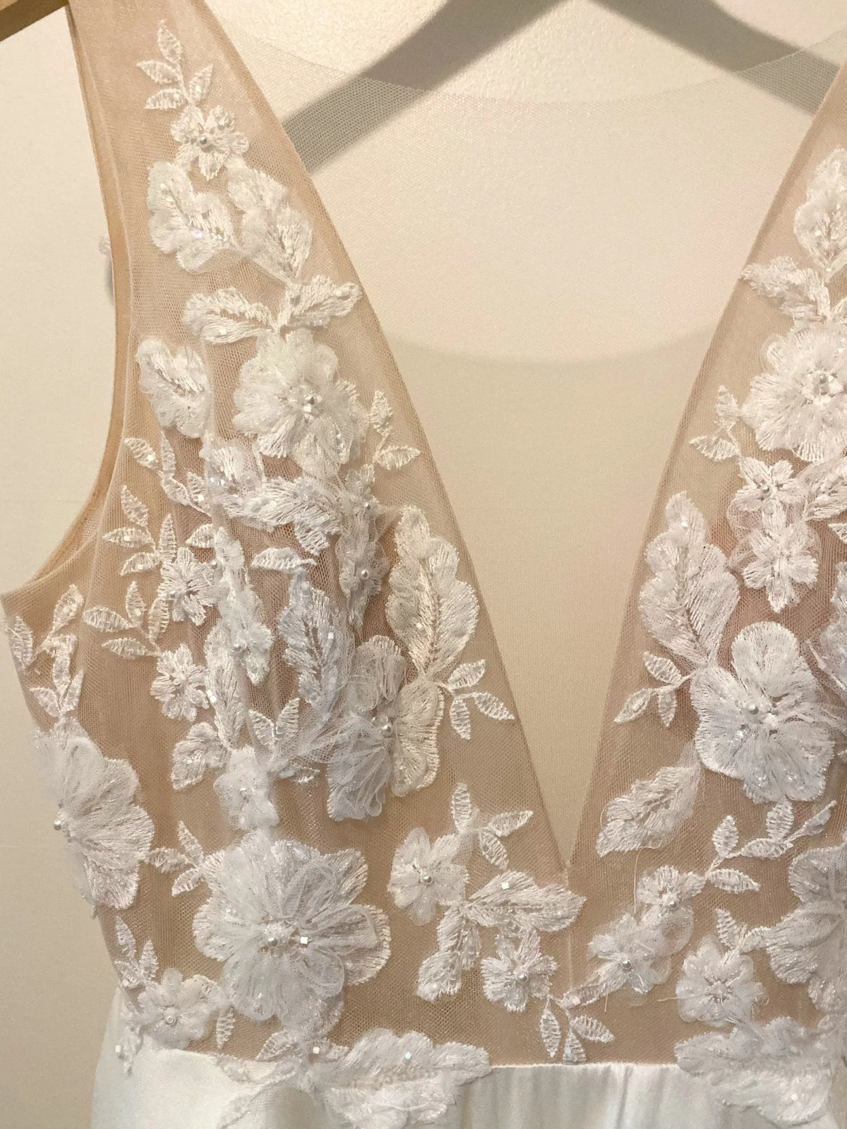 Lakshmigown Sleeveless Lace A‑Line Wedding Dress Deep V‑Back Satin Bridal Gown With Pockets Customized
