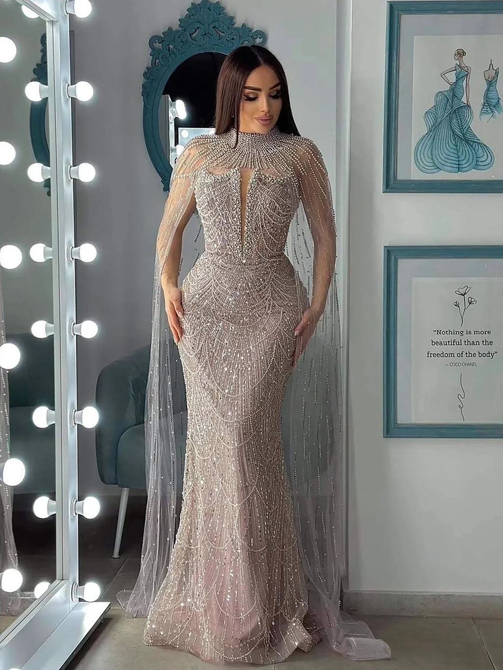 Abito da Sera di Lusso Perle Nude Abito Ricamato con Cristalli e Strascico in Tulle LA72189A