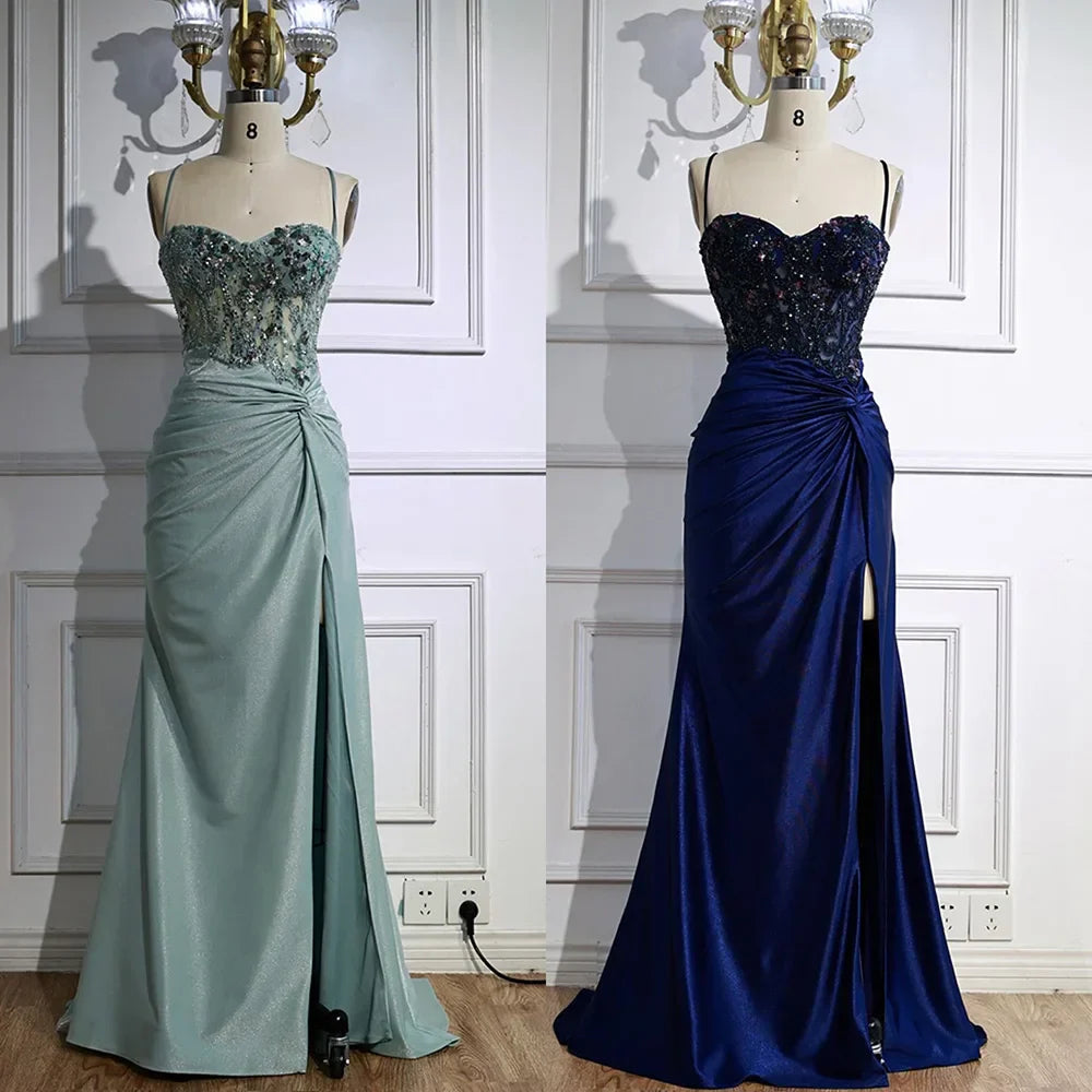 Vestido de Baile Clássico em Cetim Verde Claro com Rendas e Fenda LA73032A