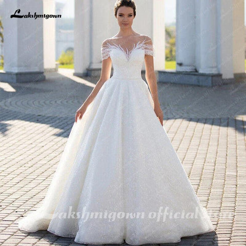 NumberSea Funkelndes schulterfreies Brautkleid, elegantes A-Linien-Brautkleid aus Glitzerspitze mit Illusionsfalten und kurzen Ärmeln 