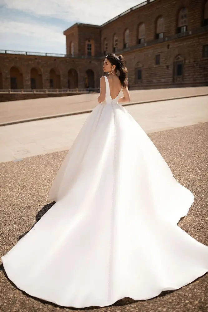 Lakshmigown Minimalist Satin Wedding Dresses 2027 A Line Sleeveless Court Train Bridal Gown Vestidos Customized