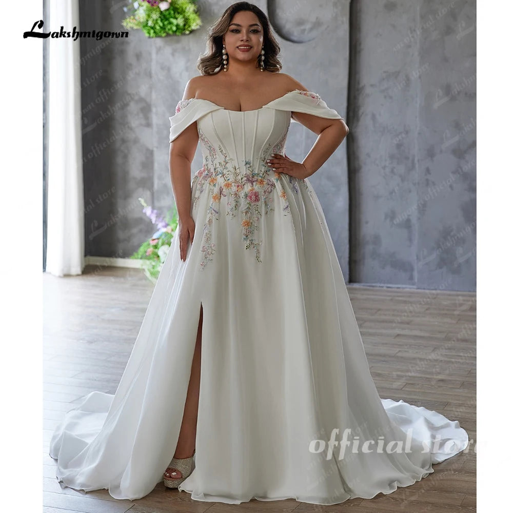 Lakshmigown Strapless Plus Size Wedding Dresses Flowers Lace Appliques Pleat Zipper Wedding Gown for Women Side Slit Customized