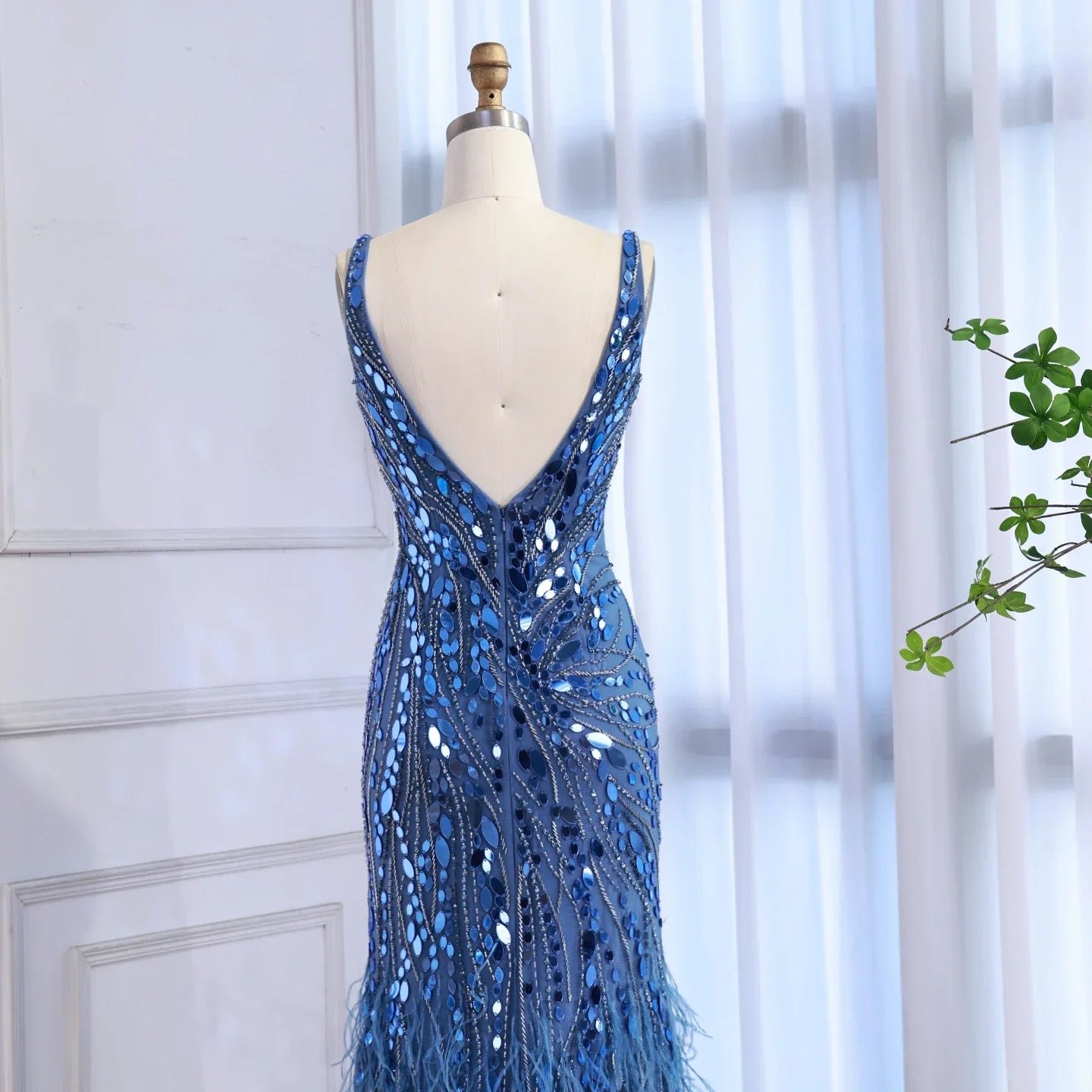 Luxuriöses blaues Perlenbesetztes Federbesetztes Meerjungfrauen-Abendkleid LA73369