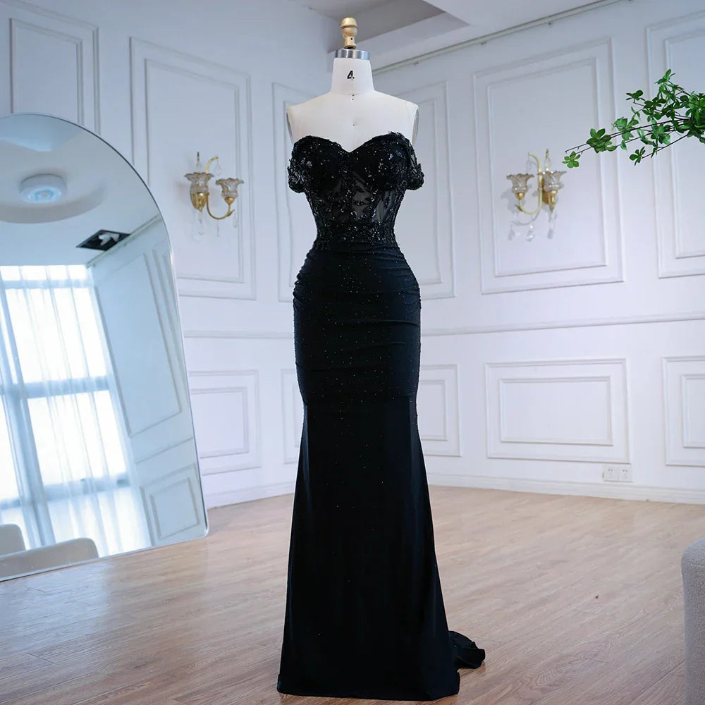 Elegante Abito da Ballo Nero in Pizzo con Spalle Scoperte LA72999