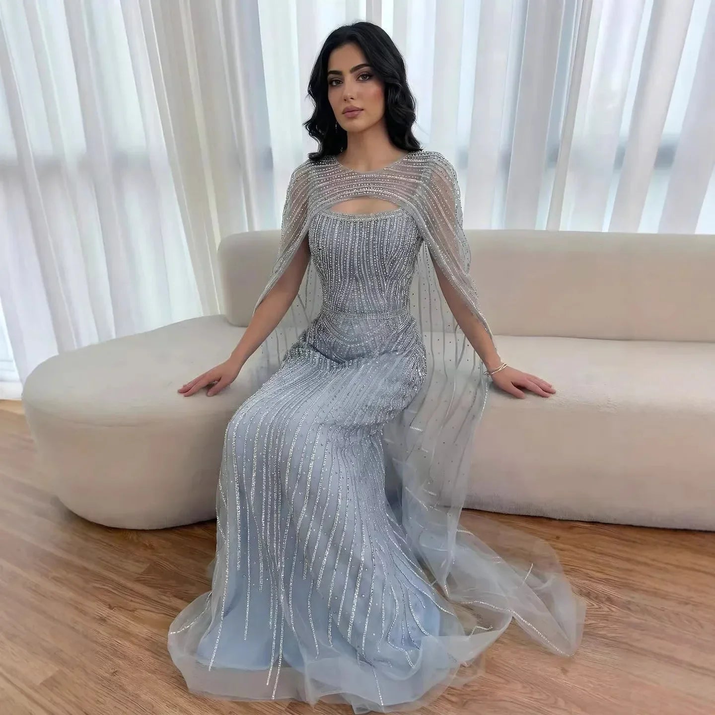 Abito da Sera con Mantella Blu Diamante di Lusso LA73426