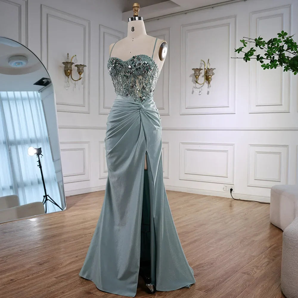 Vestido de Baile Clássico em Cetim Verde Claro com Rendas e Fenda LA73032A