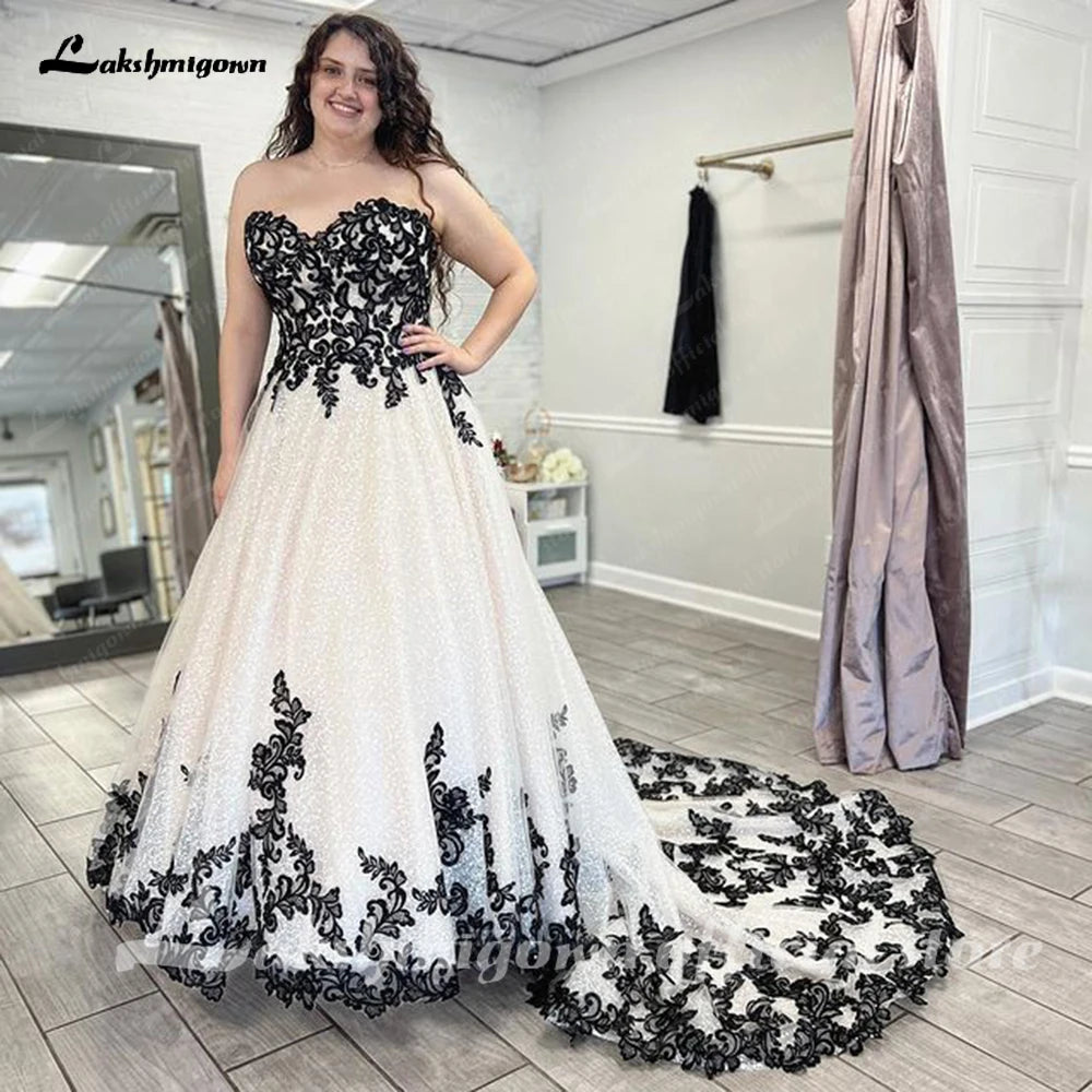 Chic Sleeveless Sweetheart Wedding Dresses for Women Plus Size Black and White A-Line Tulle Bridal Dress Customized