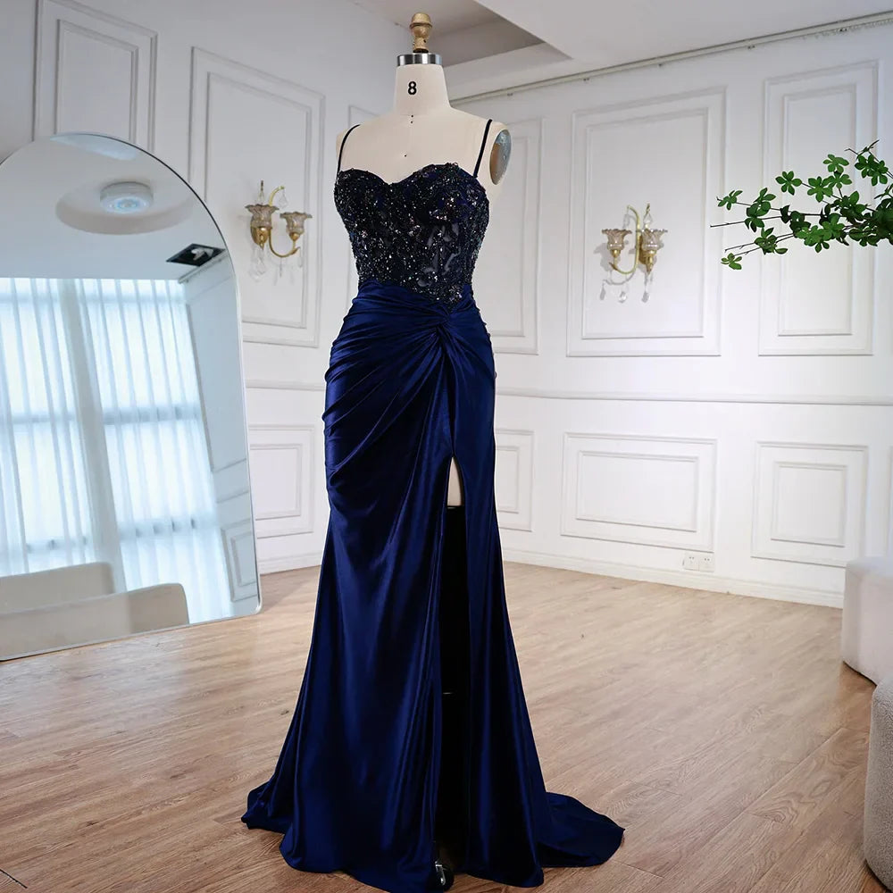 Vestido de Baile Clássico em Cetim Verde Claro com Rendas e Fenda LA73032A