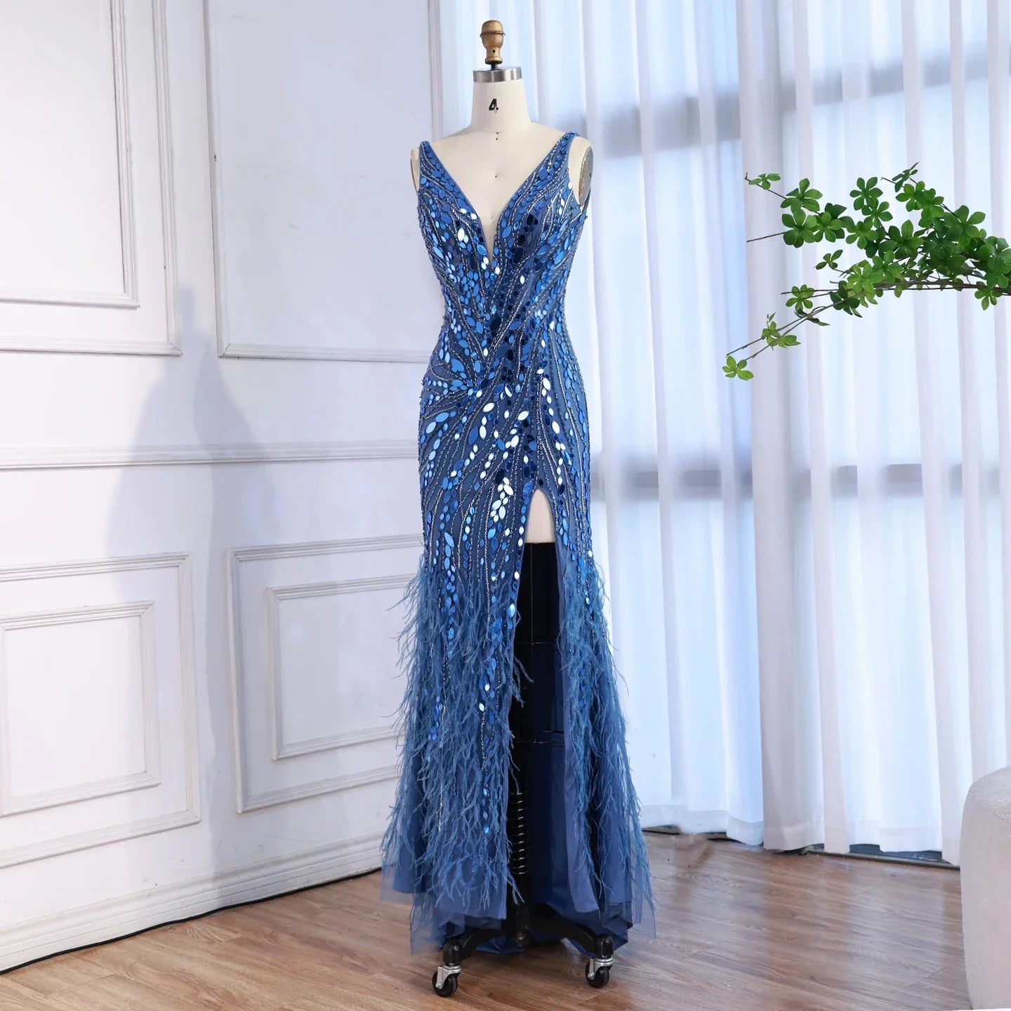Luxuriöses blaues Perlenbesetztes Federbesetztes Meerjungfrauen-Abendkleid LA73369