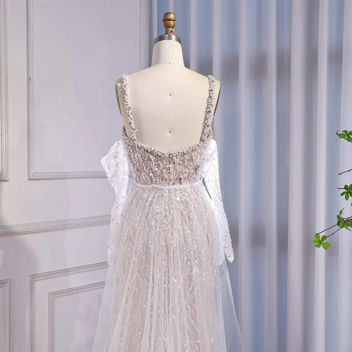 Abito da sera sirena in pizzo lussuoso con perle e guanto bianco nude LA72345E