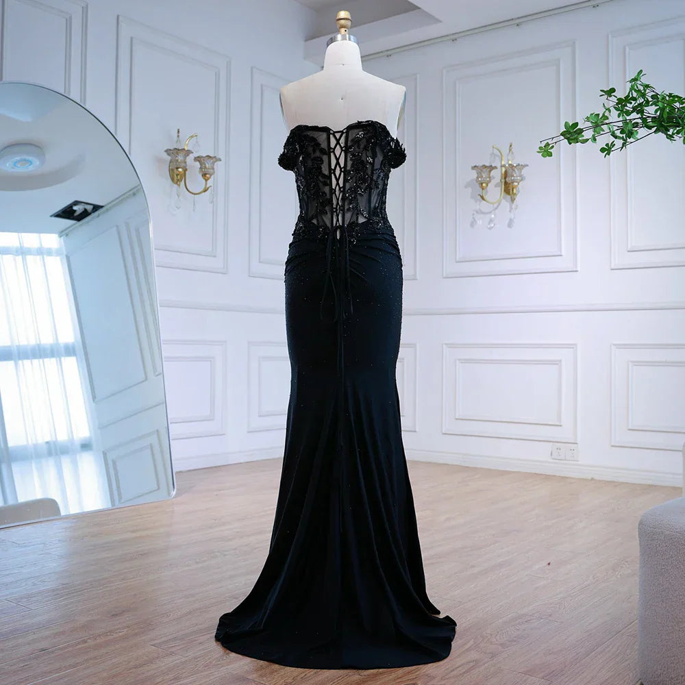 Elegante Abito da Ballo Nero in Pizzo con Spalle Scoperte LA72999