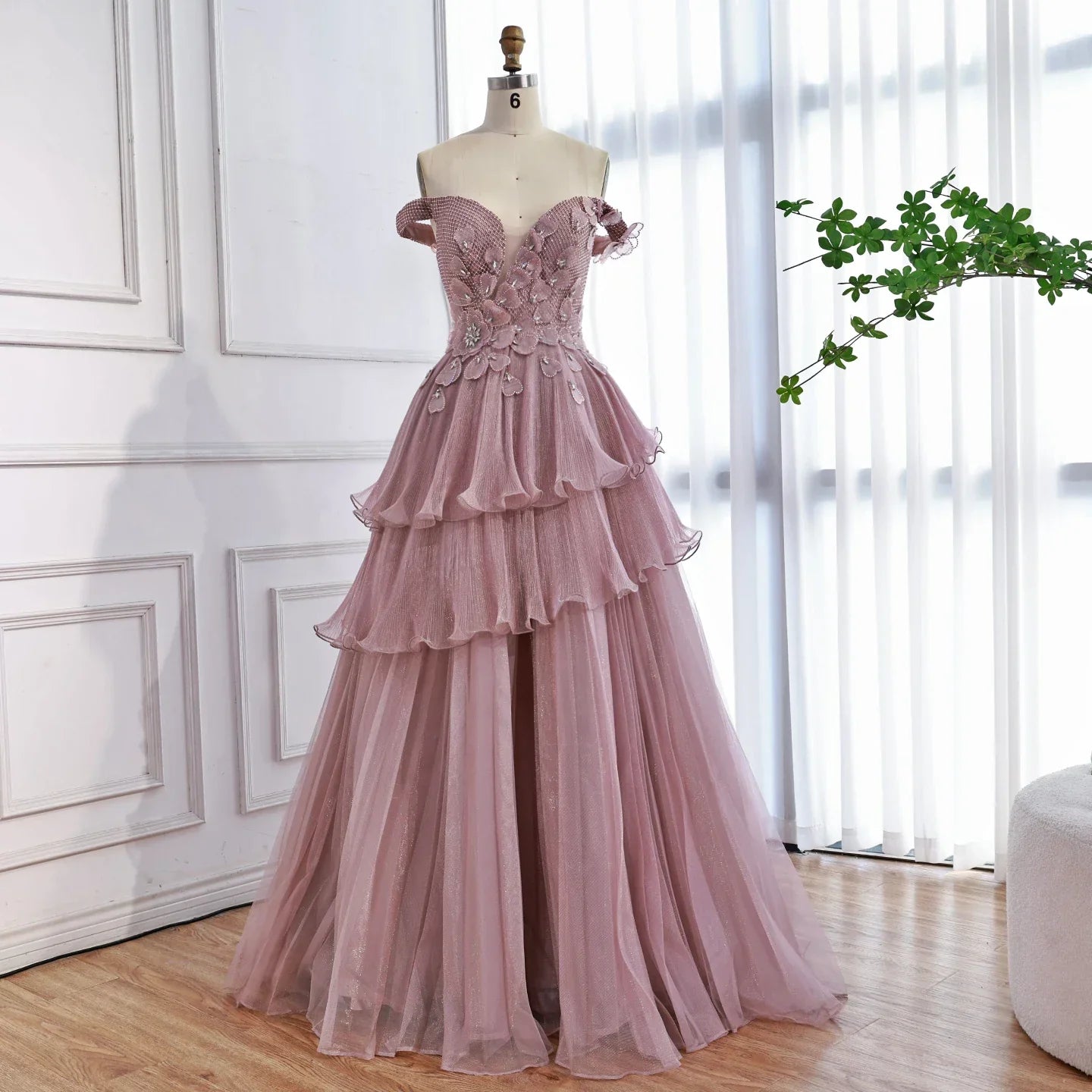 Abito da sera a linea A con balze sognanti, perline e colore rosa lusso LA73385