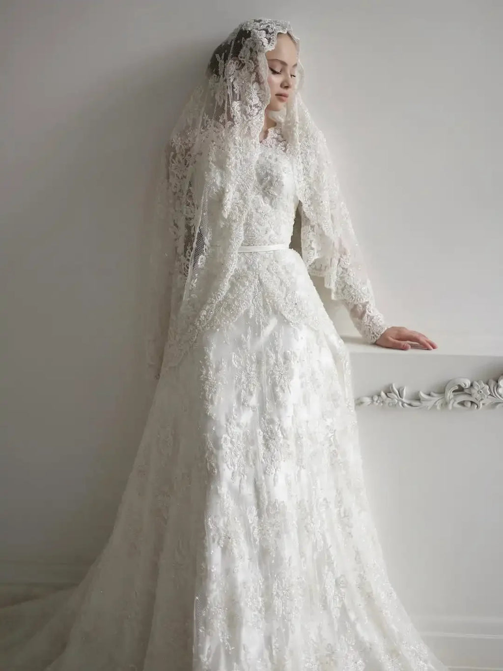 Lqq Customized Luxury Long Sleeve Wedding Dress Lace Appliques A-line Chapel Train Brides Dress for Wedding