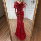 Abito da sera sirena rosso arabo di lusso con piume e perline LA71323A