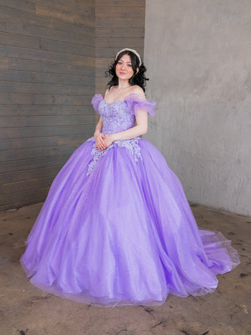 Vestido de baile com capa e ombros à mostra da marca Calla SCL30010