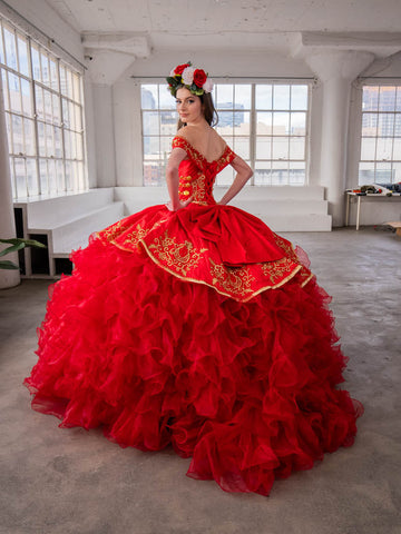 Vestido de baile Charro com folhos e ombros à mostra da Calla SCL30013