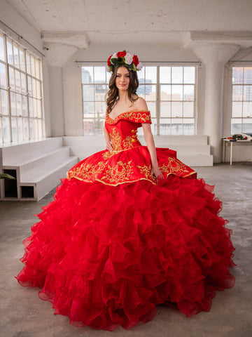 Vestido de baile Charro com folhos e ombros à mostra da Calla SCL30013