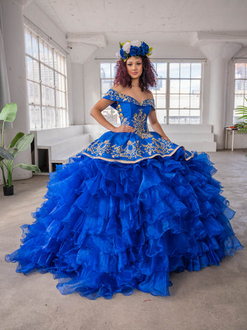 Vestido de baile Charro com folhos e ombros à mostra da Calla SCL30013
