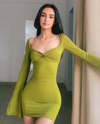 Herbstliche Damenmode mit Trompetenärmeln, eckigem Kragen und sexy, tiefem Ausschnitt – figurbetonte Homecoming-Kleid für Damen Y2967